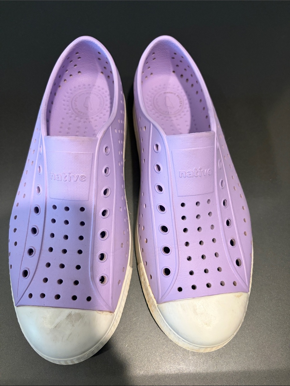 Native Unisex Slip-On Moccasins in Lavender with White Toe size 6 junior
